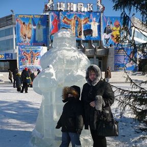 Фотография "Я с малым. январь 2008 г. у цирка"
