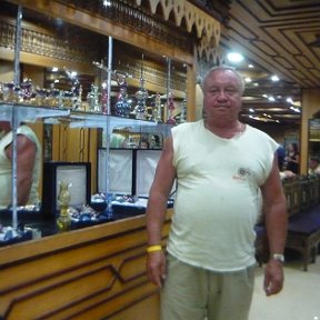 Фотография "Это  я  в  Египте  . на  парфюмерной  фабрике  дяди   погибшего  принца  с принцессой  Дианой  Доди Эль  Фаеда"