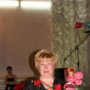 Фотография "2006 год, выпускной моего класса, рядом цветы :)"
