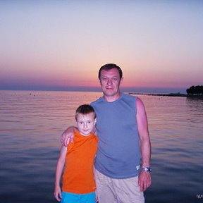 Фотография "Это  я  с  сыном  на  море,закат"