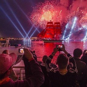 Фотография "Доча в  Питере на Алых парусах."