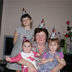 Фотография "я с внучками Катя \настя и анечка"