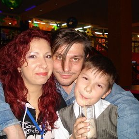 Фотография "Моя половинка, я и Владик ( средний сын)  его Д/Р"