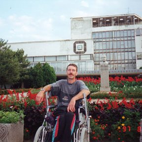 Фотография "Саки. На фоне санатория Бурденко 2000 год."