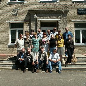 Фотография "Наш класс на крыльце СШ №3 г. Быхова. Май 2009 г."