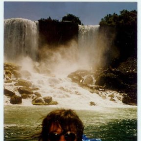Фотография "На фоне водопада Ниагара, 98г."