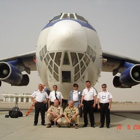 Фотография "Kuwait 2008 y.,nash ekipazh,ya krajnij sprava"
