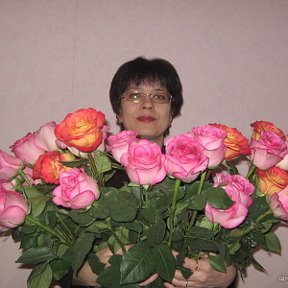 Photo "9 января 2009 г.
Я и розы (ровно 37 шт.-догадайтесь почему.....)"