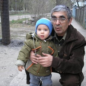 Фотография "Я и мой младший внук Давид,
май 2006 года"