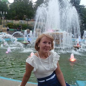 Фотография "г.Ессентуки.  фонтан на городской площади."