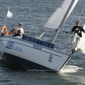 Фотография "Красноярское море. Основные фото в альбомах  "Море", "Люди", "Паруса" .    Это фото Ильи Наймушина

И лодка, волнами шурша,
Как листьями, - уже далёко...
И, принимая ветер рока,
Раскрыла парус свой душа."