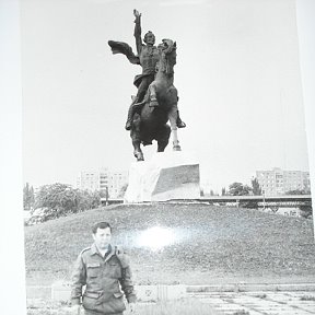 Фотография "Тирасполь, весна-лето 1992 г. Приднепровская Молдавская Республика отстояла свою независимость. С тех пор Непризнанная Республика хочет войти в состав России. Но наши руководители боятся реакции Запада и США... Трусы!.."