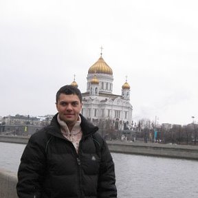 Фотография "Москва 31 декабря 2007г. Набережная возле Большого Каменного моста. На заднем плане - церковь Христа Спасителя."