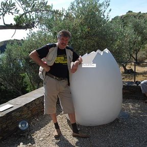 Фотография "я опираюсь на яйцо порт- лигат, музей Сальватора Дали Испания"