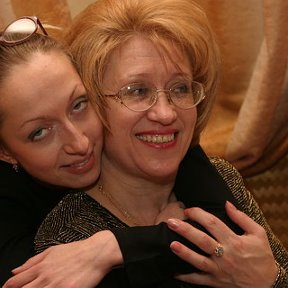 Фотография "Я со своей самой любимой дочкой
на своем юбилее февраль 2004"