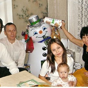 Фотография "Моя семья 2005г:  сын Владислав, муж Борис, дочь Наталия, внук Артем, Я"