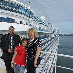 Фотография "Я с мужем и дочкой на 15 палубе лайнера
,,CROWN PRINCESS,,"