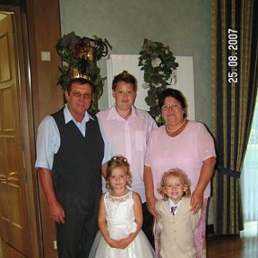 Фотография "я с женой и наши внуки."