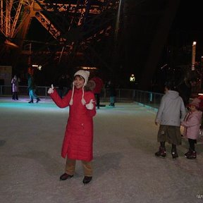 Фотография "Париж, зима 2006 г., каток на Эйфелевой башне"
