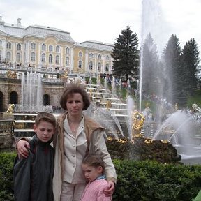 Фотография "Петергоф 2007 с Лёнечкой и Юлечкой"