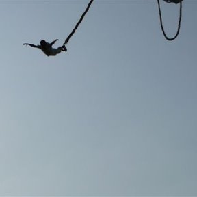 Фотография "человек может летать... но не долго.. и только вниз...
Я НАВЕРХУ ФОТОГРАФИИ, ЛИЦА НЕ ВИДНО, Т.К. ФОТОГРАФИРОВАЛИ СНИЗУ!!!"
