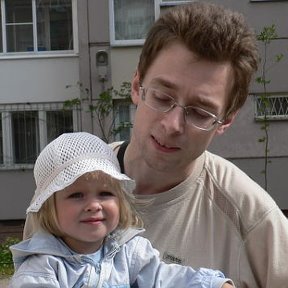 Фотография "Я с Соней, СПБ, двор на Шуваловском, 28.07.2007"