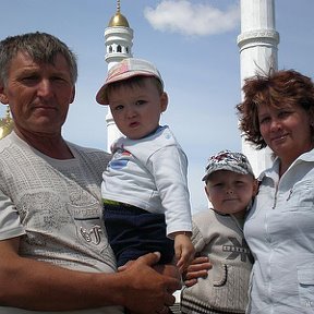 Фотография "Я со своим мужем и внуками"