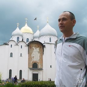 Фотография "Св. София. Великий Новгород. Июнь 2008. Мой 40-й день рождения в сердце России. Это самое древнее каменное сооружение Руси, сохранившееся до наших дней (1045 г.) Ещё не было на свете Москвы, собора Парижской Богоматери и лондонского Тауэра..."