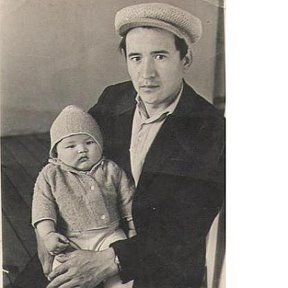 Фотография "Кокшетауская область
Чистопольский район
с.Тахтаброд
июнь 1967г.
я с сыном Болатом"