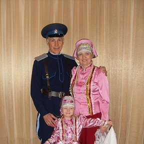 Фотография "потомственный казак с семьёй"