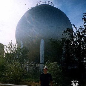Фотография "Хранилище жидкого кислорода на азотно-кислородном заводе на Байконуре"
