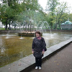 Фотография "Я в Петергофе у фонтана "Солнце""