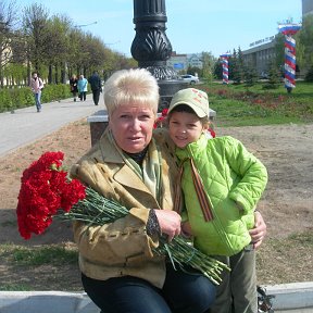 Фотография "9 мая мы на параде с внучкой"