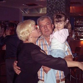 Фотография "Моя любимая жена, 
лапочка-внучка и я."