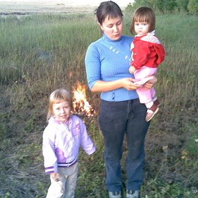 Фотография "Я с детьми на природе.Фото с телефона.Снимал нас папочка."