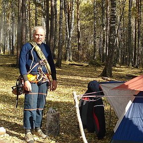 Фотография "5 октября 2008г.после  соревнова-
ний  по  спелеотехнике. Не  поду-
майте  что  я  участник. Навешивал,  судил,  снимал
верёвки..."