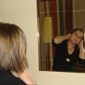 Фотография "Гляжу на себя в зеркало... и головокружение...И вижу в нем...Не буду видеть мелкого в зеркальном отражении...Еще не вечер!"