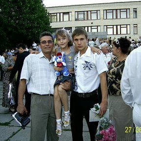 Фотография "Я и мои дети Рома и Настя. 2007г выпускной сына."