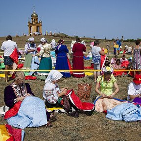 Фотография "В Атамани. Шьем лоскутное одеяло."