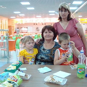 Фотография "я, моя сестра Вера,внук Максим и внучка Вероника"