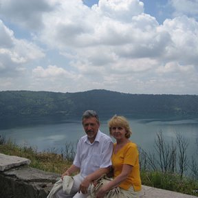 Фотография "Озеро Альба в окрестностях Рима. В этих местах любят отдыхать папы Римские.  Нам с Ириной тоже понравилось."