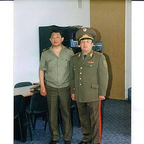 Фотография "Я и мой друг генерал Дюкенев А.Р, в моём кабинете."