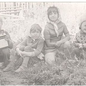 Фотография "Мне года три...наверное:)
Брат Миша, Сёстры Лена и Оксана...я шкет слева;)"