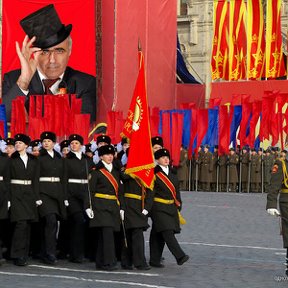 Фотография "Тот, который с шашкой, - не я (я свое отходил). А на транспаранте - я."