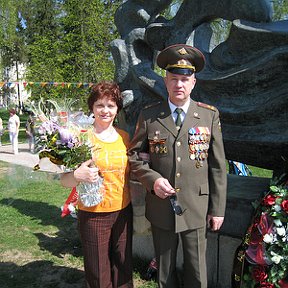 Фотография "Кузнечики, Подольского района 9 мая 2010 года. Мы с женой Ириной."