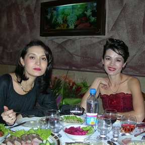 Фотография "Nov2007, Birthday party. Sister and Me"