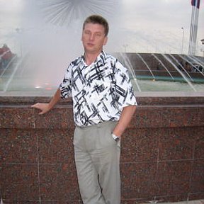 Фотография "День открытия ледового дворца г. Рязань. Фонтан у входа в здание.
26 июля 2006 г."