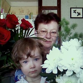 Фотография "последний мой день рождения в Оссоре. Внучка пальчик розой уколола."