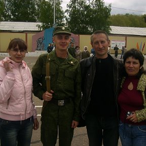 Фотография "сестра Лена с мужем и я-Татьяна с сыном Андреем."