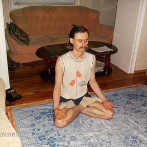 Фотография "Валера в медитации (материализация мысли - в височной области)"